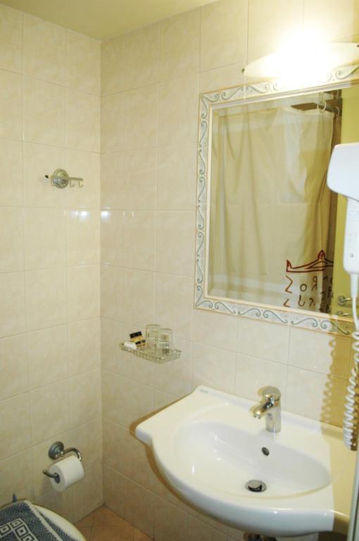 Quadruple Room,61393363:JPEG